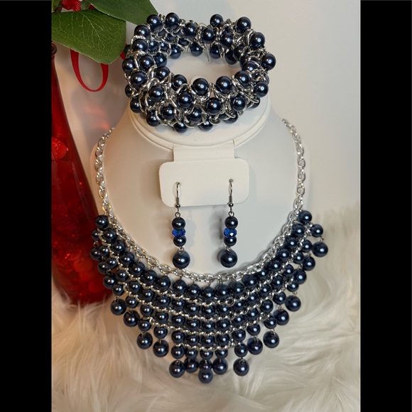 Jewelry - BIB NECKLACE EARRINGS & NECKLACE SET💕🎁
